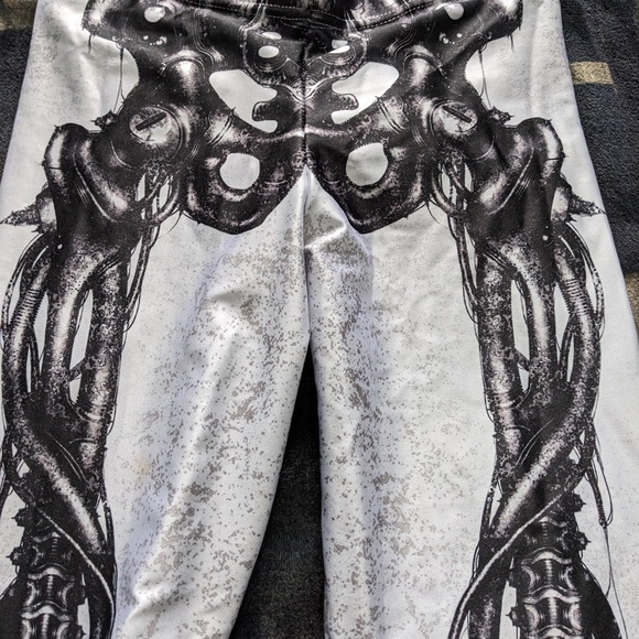 Blackmilk mechanical bones white leggings artwork by Shichigoro size small. - Picture 5 of 6